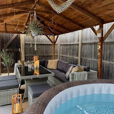 Barn With Hot Tub Villa Goff's Oak Ngoại thất bức ảnh