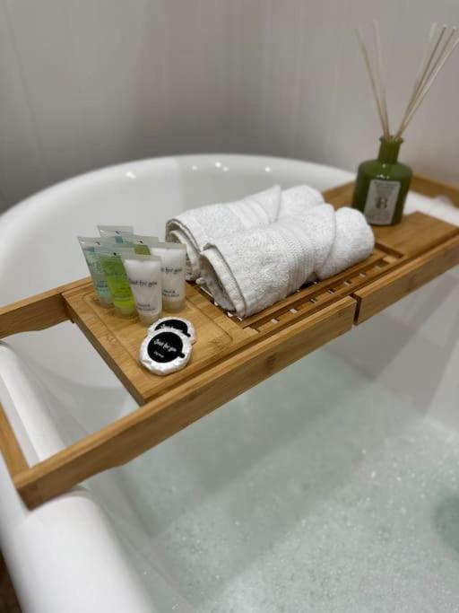 Barn With Hot Tub Villa Goff's Oak Ngoại thất bức ảnh